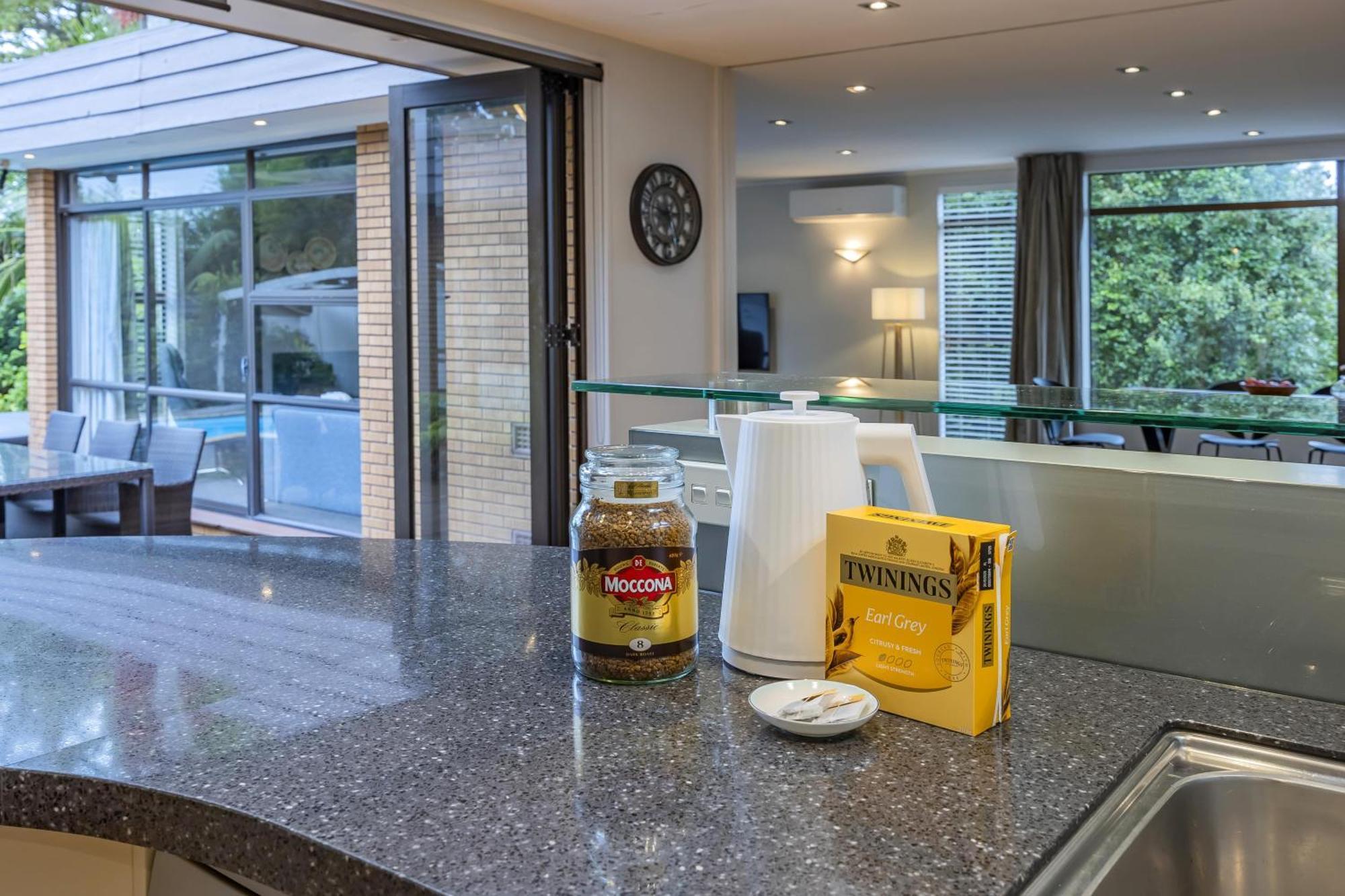 Entire House With Pool, Spa Auckland Eksteriør billede